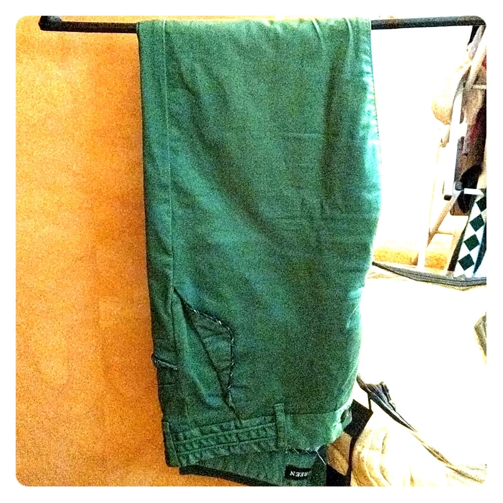 Super stylish Korean design green pants skinny leg